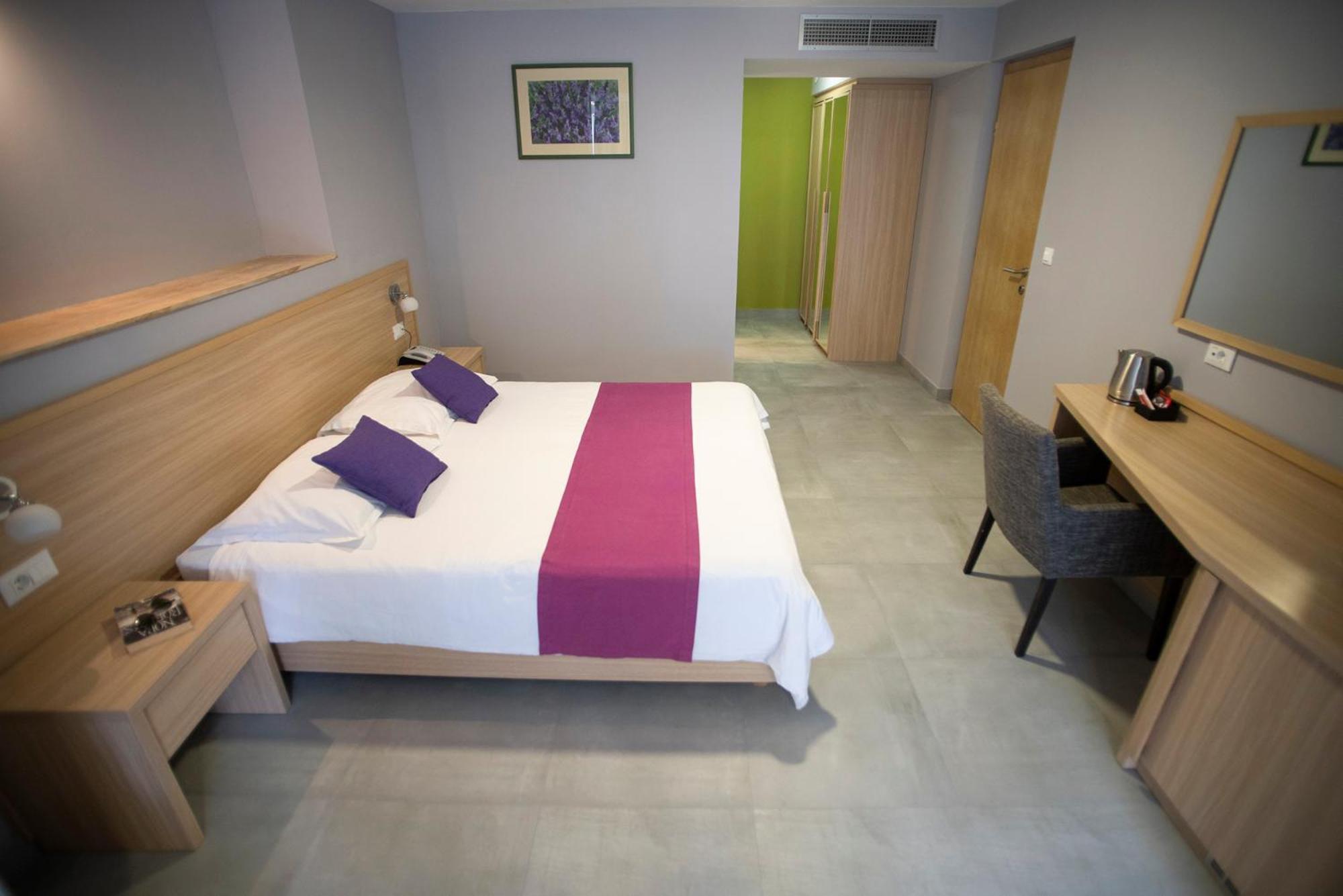 Aminess Vival Velaris Resort Supetar Bilik gambar